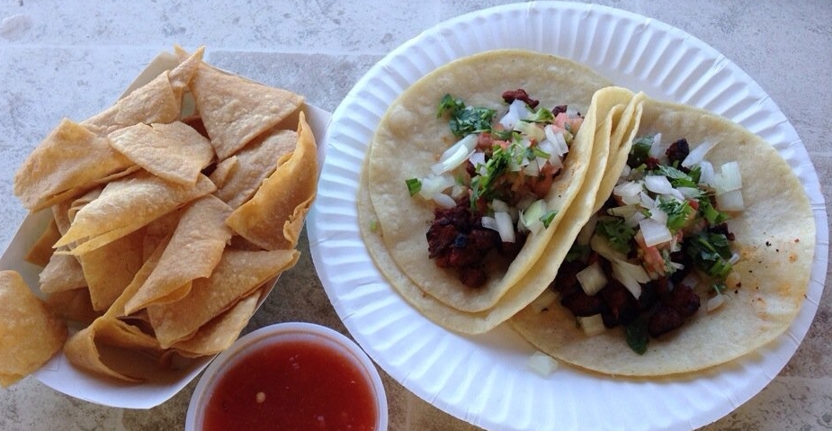 Since burritos aren't photogenic, here's some of their carne street tacos. Notice the double tortilla? Good detail. They know what they're doing. 