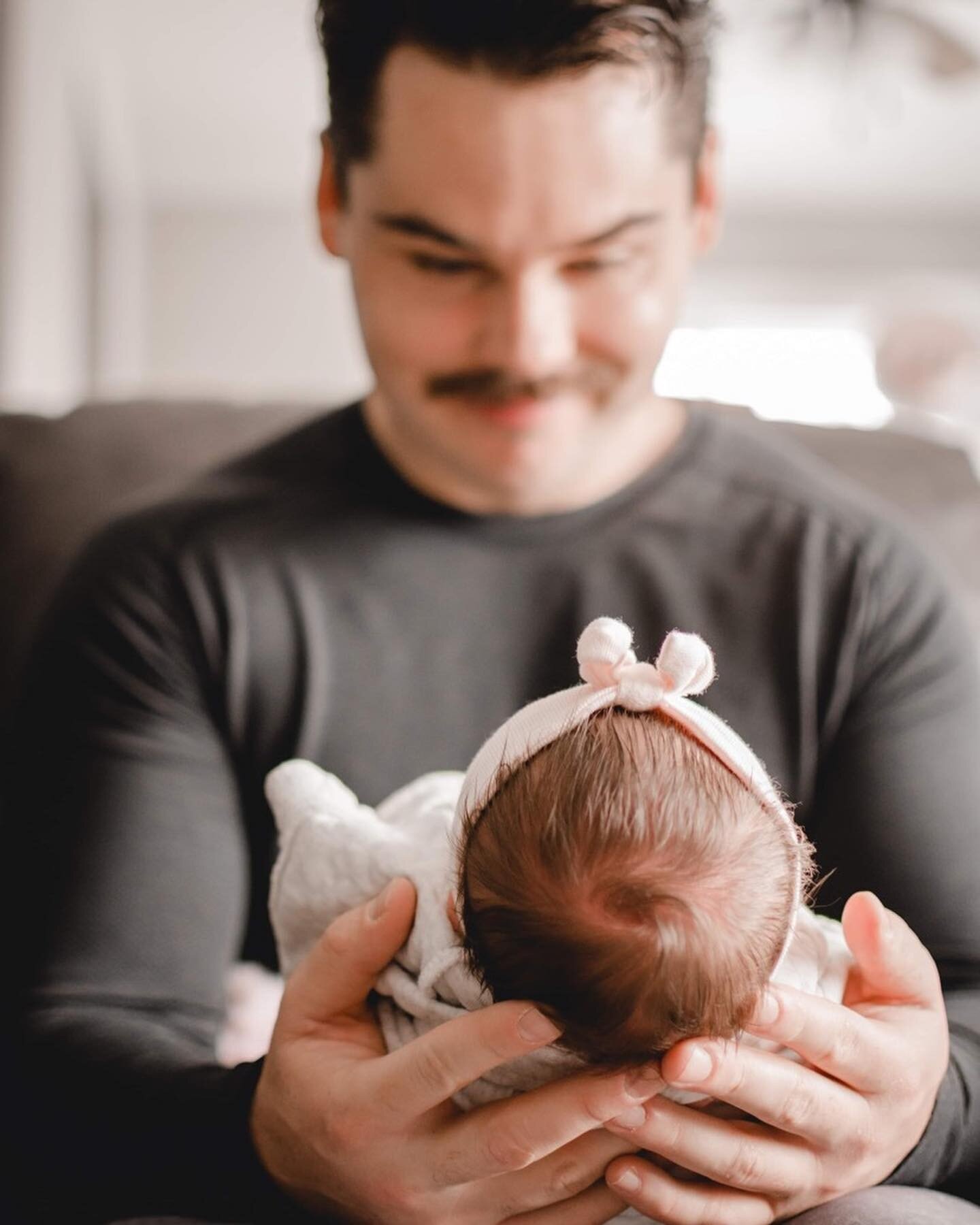 I was so honored to meet sweet little Milani today! Just a week old 😍 these photos were extra special to do with this gorgeous little family today because dad is in the military and has to go back to Japan in a few days 😞 I know they&rsquo;ll be so