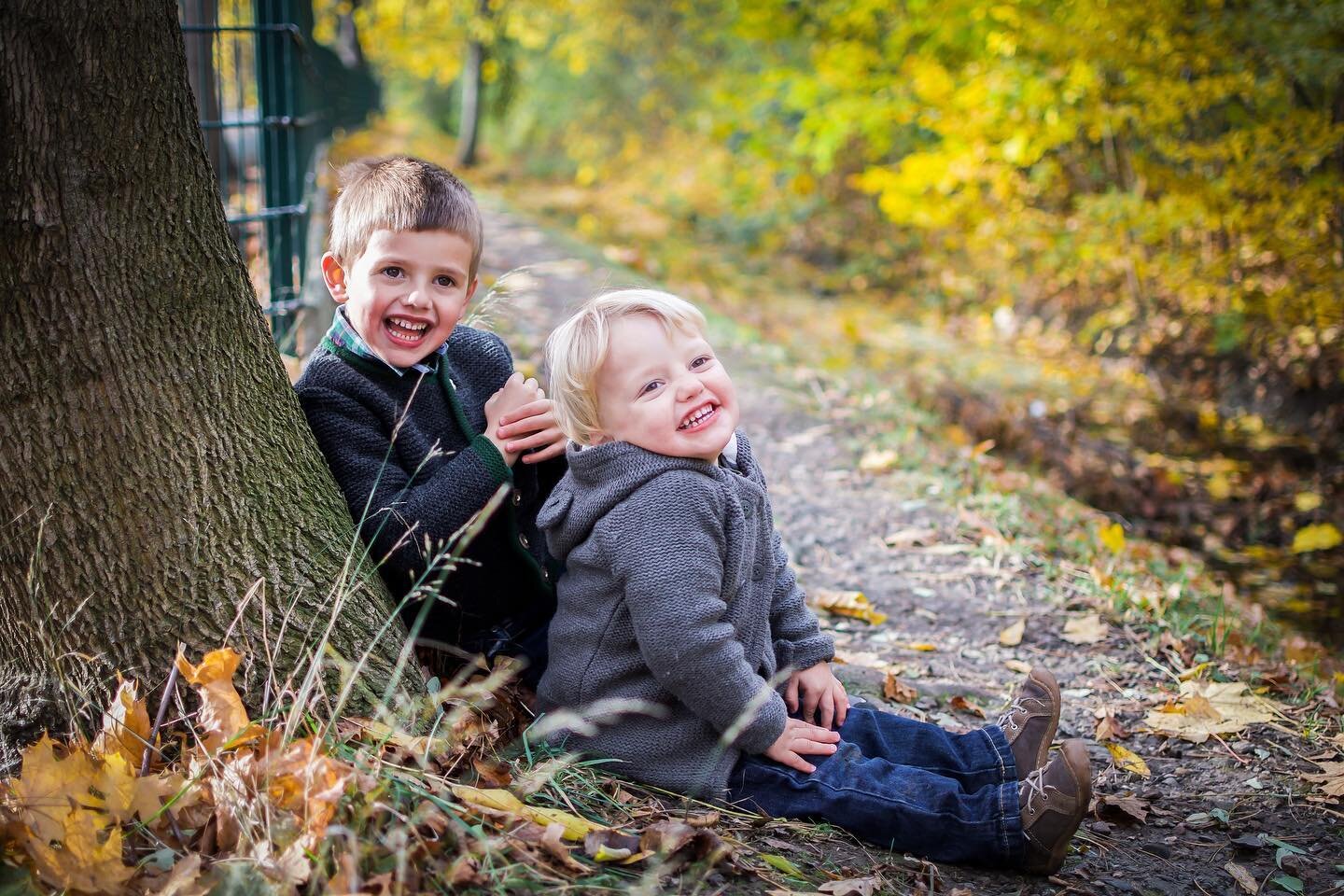 A few more from past fall sessions taken in Dresden, Germany 🍁🍂&hearts;️ If you&rsquo;re interested in a session let me know! I&rsquo;m offering a Fall Mini Session in the next few weeks! #springfieldillinois #springfieldillinoisphotographer #sprin