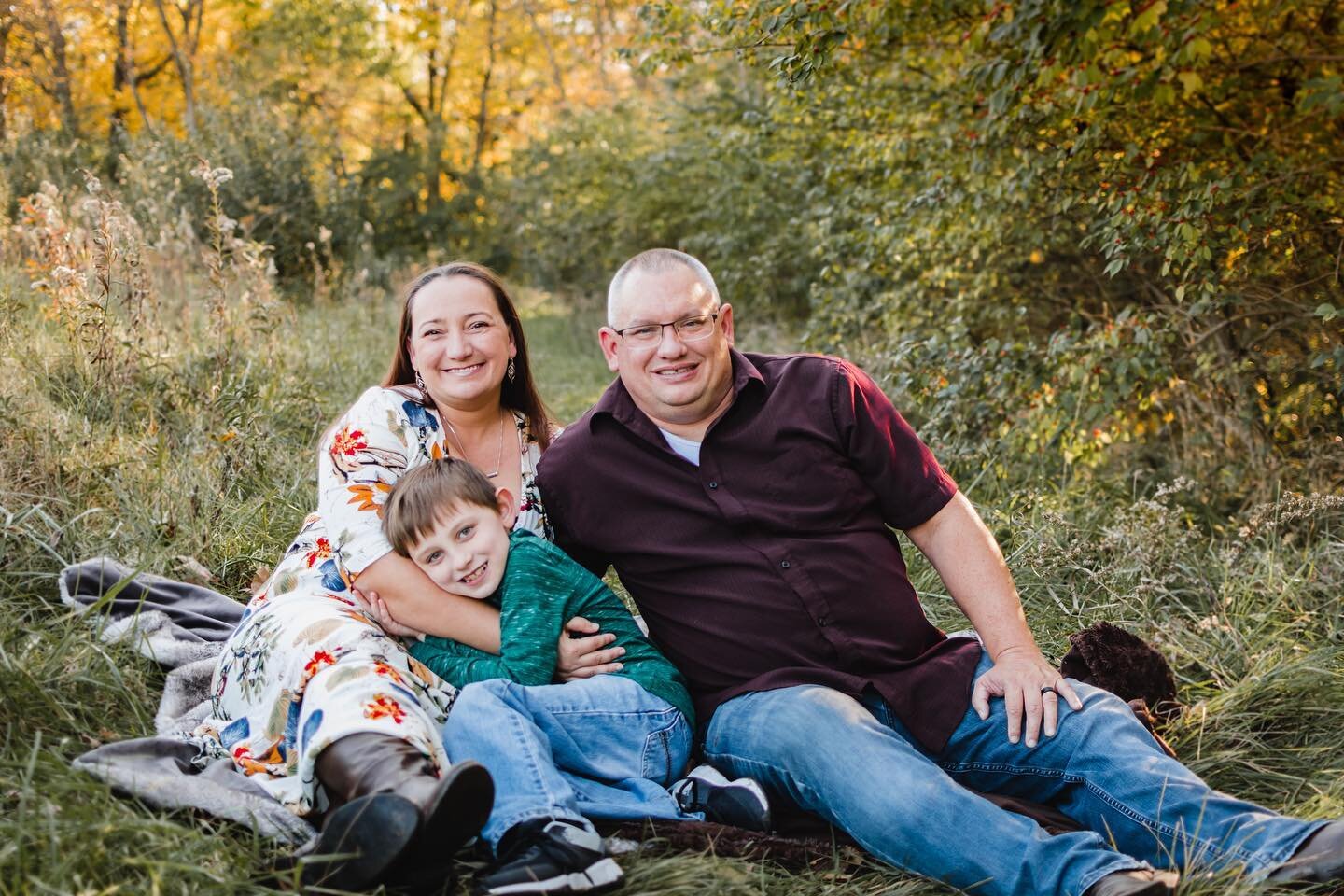 Such a lovely warm and sunny fall session with this gorgeous family! And I&rsquo;m so happy to also be able to call them friends 🥰🥰🥰 #springfield #springfieldillinois #springfieldphotographer #springfieldillinoisphotographer #centralillinoisphotog