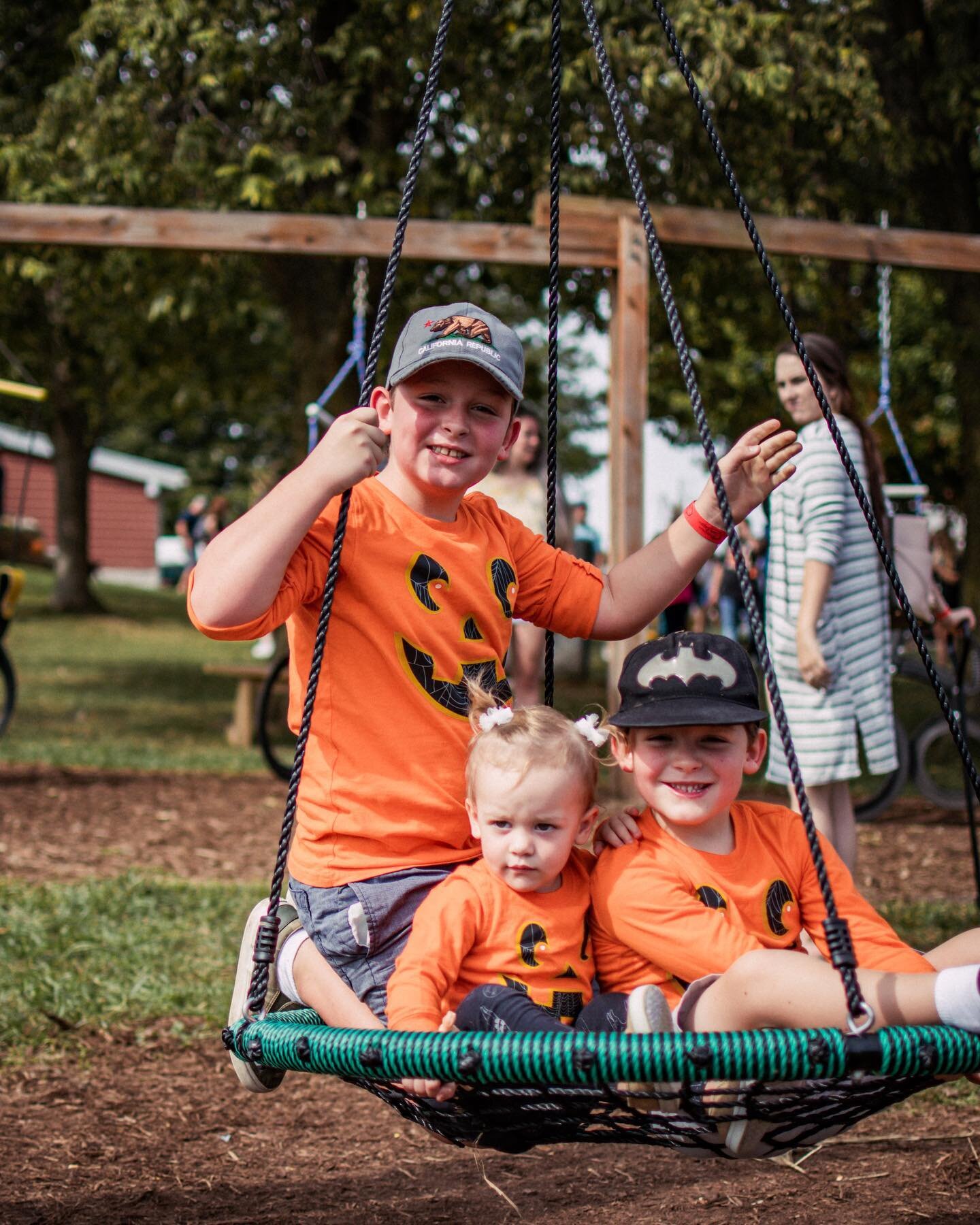 Little pumpkins 🎃🎃🎃 it&rsquo;s always a good time at @pumpkincreek! #family #familyphotography #illinois #illinoisphotographer #centralillinois #centralillinoisphotographer #springfield #springfieldillinois #springfieldillinoisphotographer #fallfa