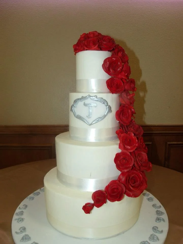 red roses wedding cake.jpg