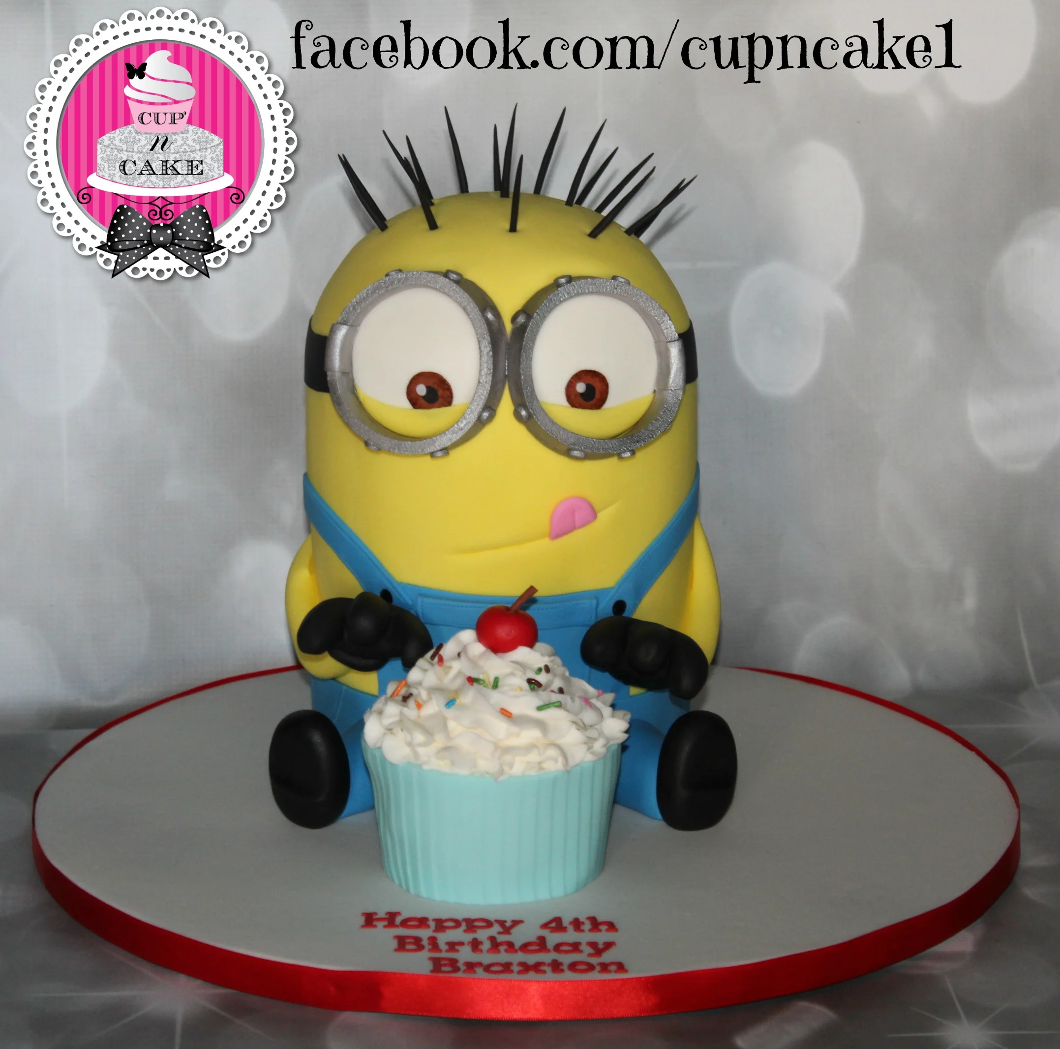 Another minion cake cupncake.jpg