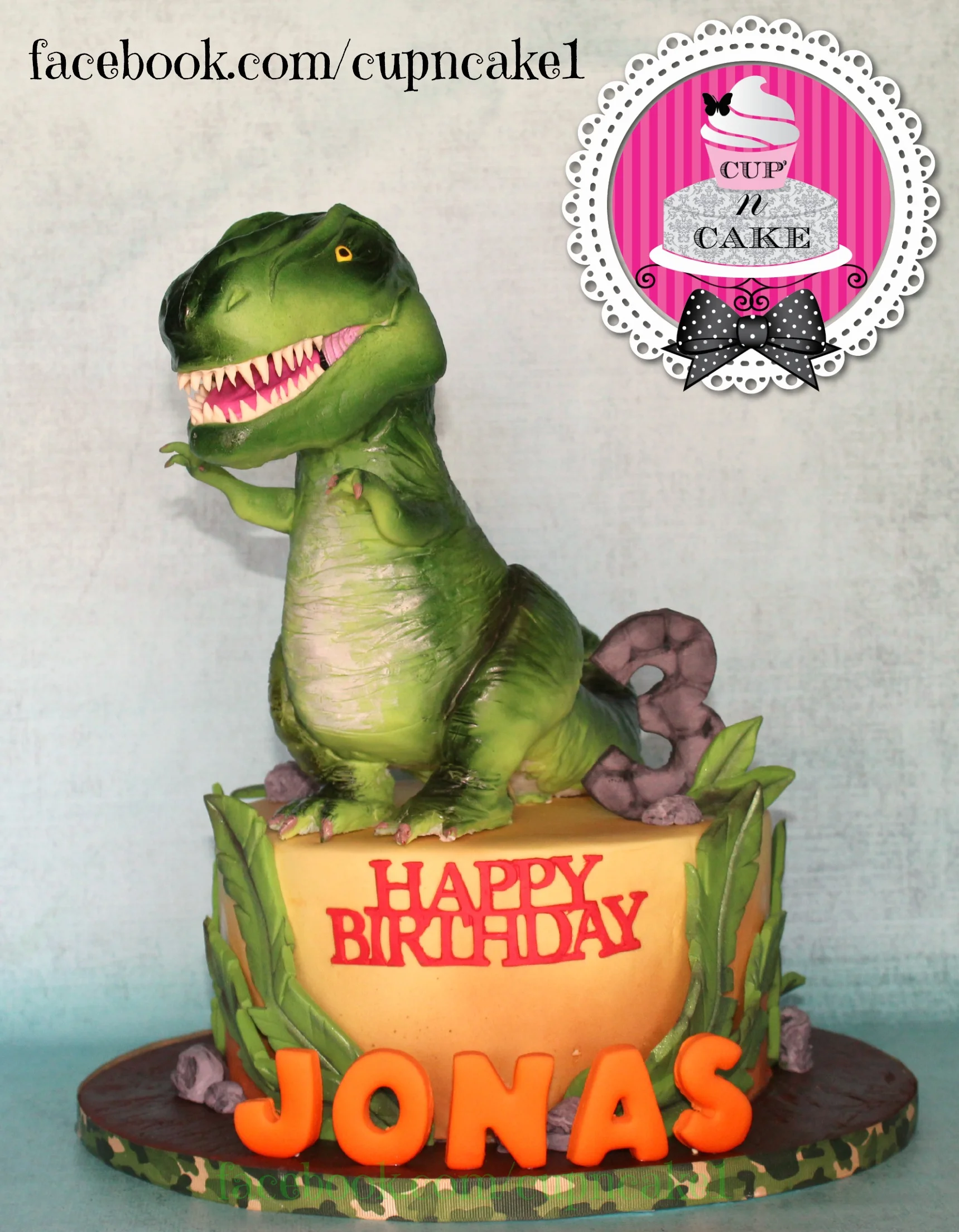 Dinosaur cake t rex fondant cup'ncake.jpg