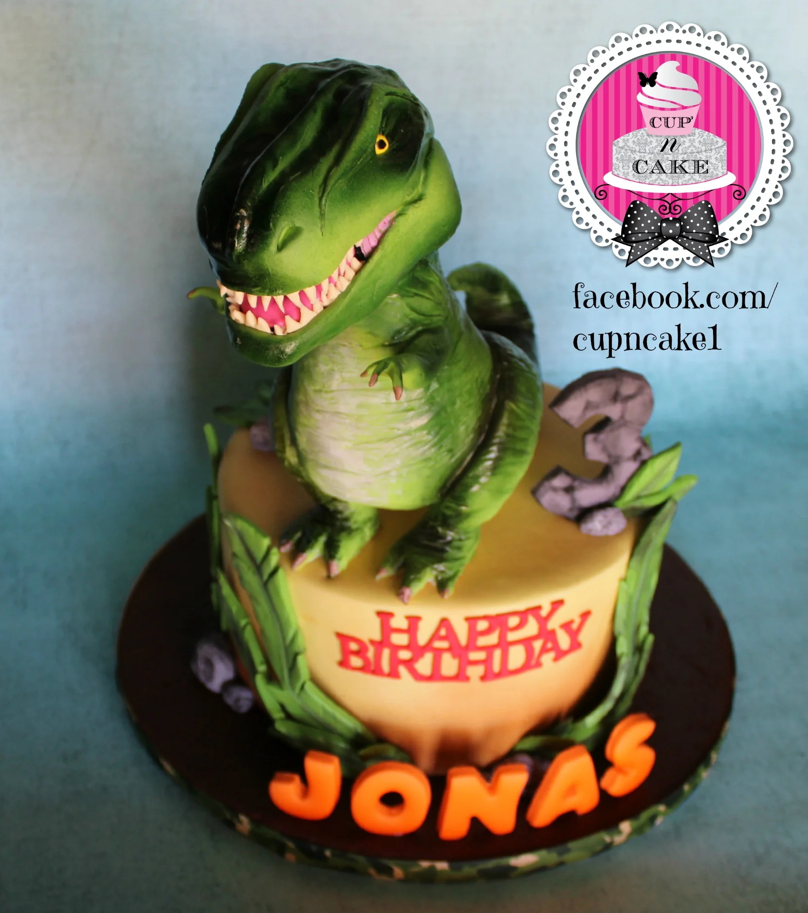 Dinosaur close up cake cupncake.jpg