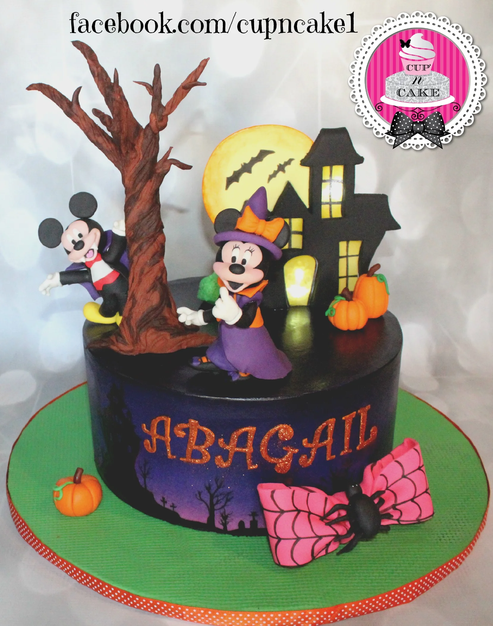 spooky minnie mickey cake danielle lechuga cupncake.jpg