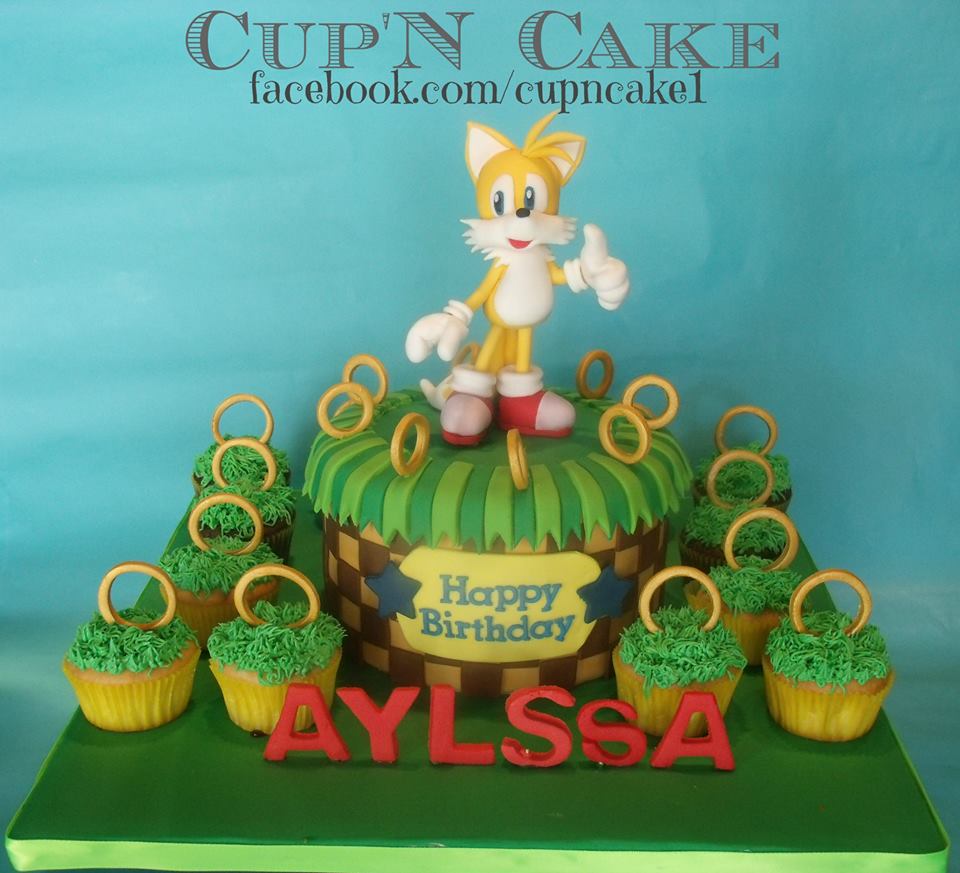 sonic tails cake.jpg