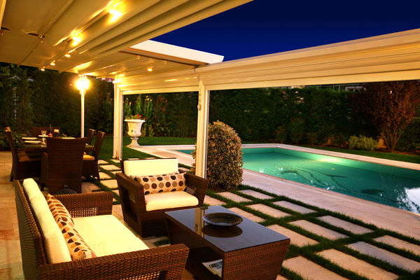 The PURE retractable roof system allows a flexible integration solution between existing timber or steel structures with a operable architectural roof to allow outdoor areas to be used in any weather conditions.