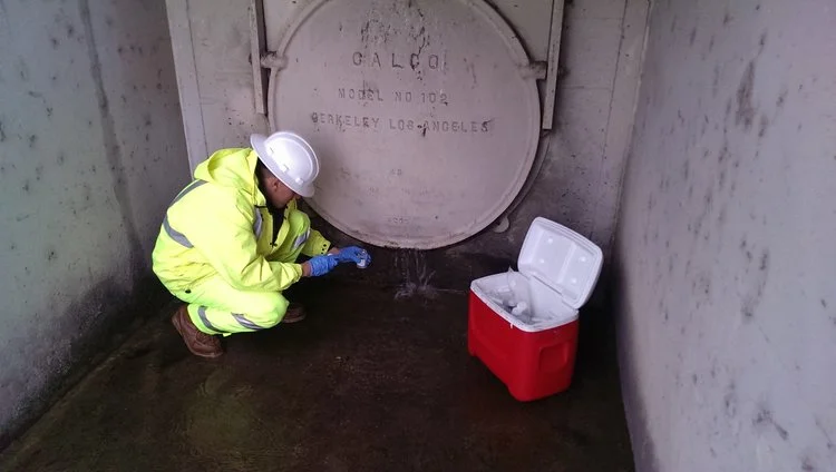 Carlso+sampling+outfall+to+Rio+Hondo+2-6-14a.jpg
