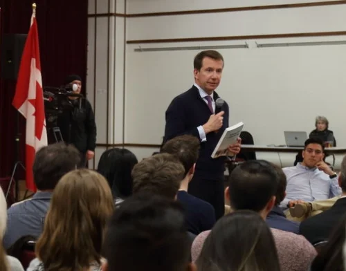 Slideshow: Feb. 28 Town Hall with Treasury Board President, MP Scott Brison