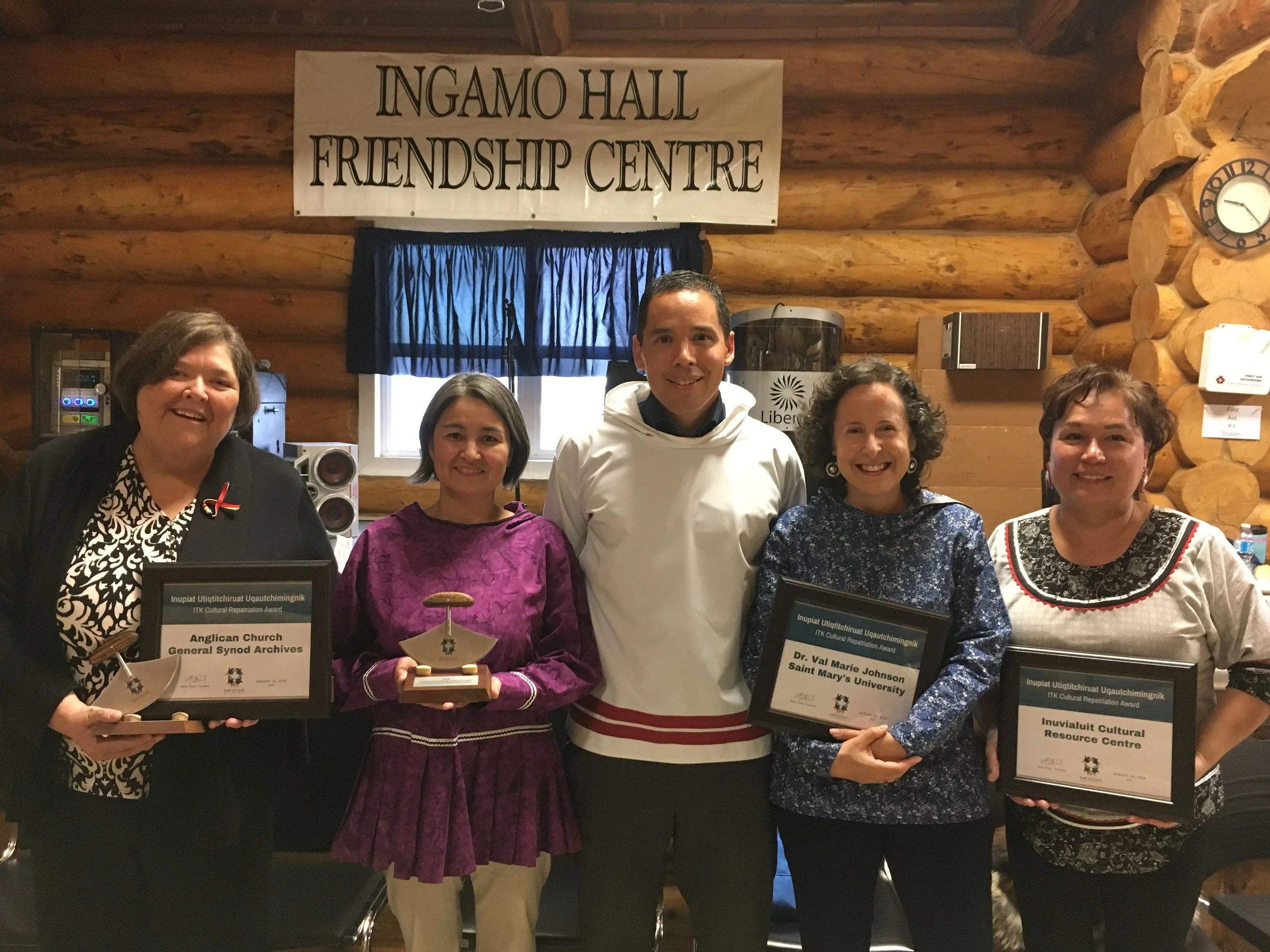 2018 Inuit Tapiriit Kanatami Awards and Feast, Ingamo Hall Friendship Centre, Inuvik NWT. Pictured from the left are Nancy Hurn (Anglican Archives), Deanna Marie Jacobson, (Inuvialuit Cultural Resource Centre / ICRC), Natan Obed, (President of ITK), Val Marie Johnson (Saint Mary’s University), Ethel-Jean Gruben (ICRC).