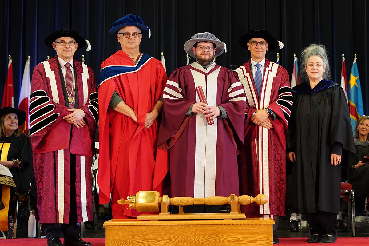  Dr. Thomas Steele (center) with President Summerby-Murray, Chancellor Durland and supervisors Dr. Robert Singer and Dr. Susan Bjornson 