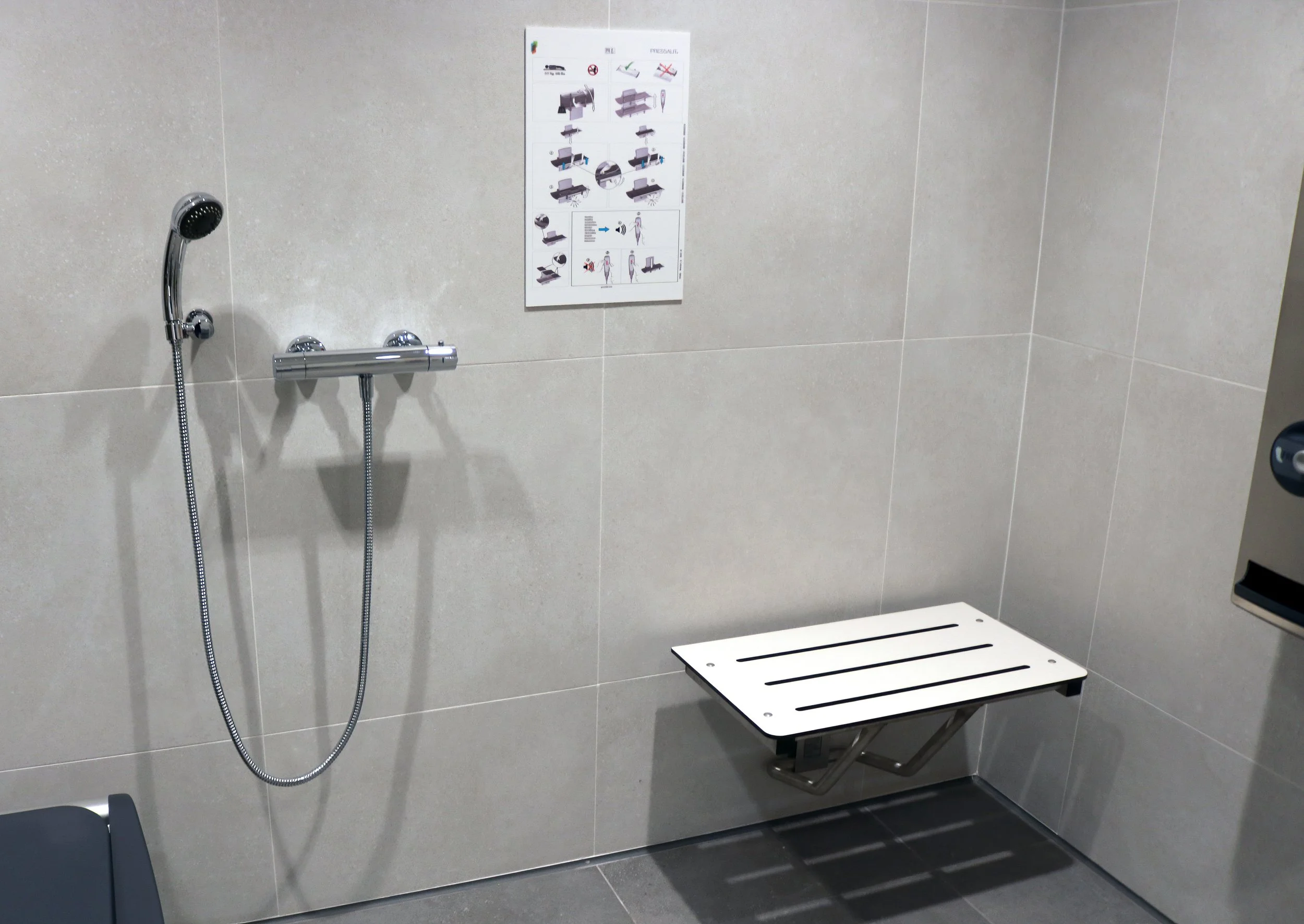 A bench and wash station is available 