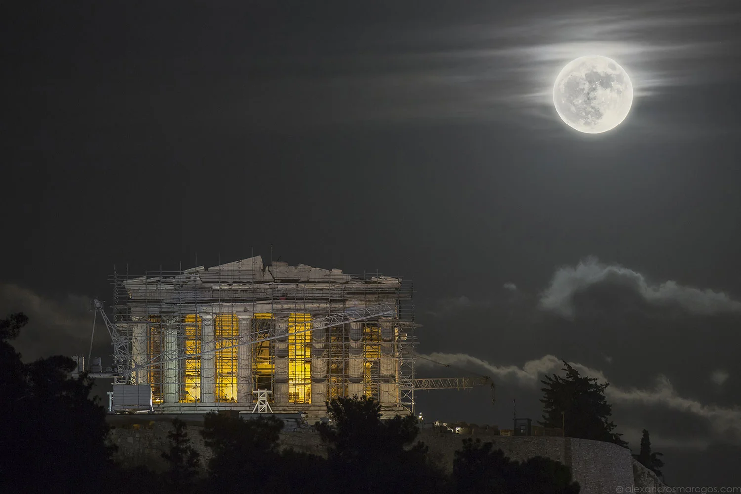 Supermoon over the Acropolis - TWAN Honorable Mention Award | © Alexandros Maragos