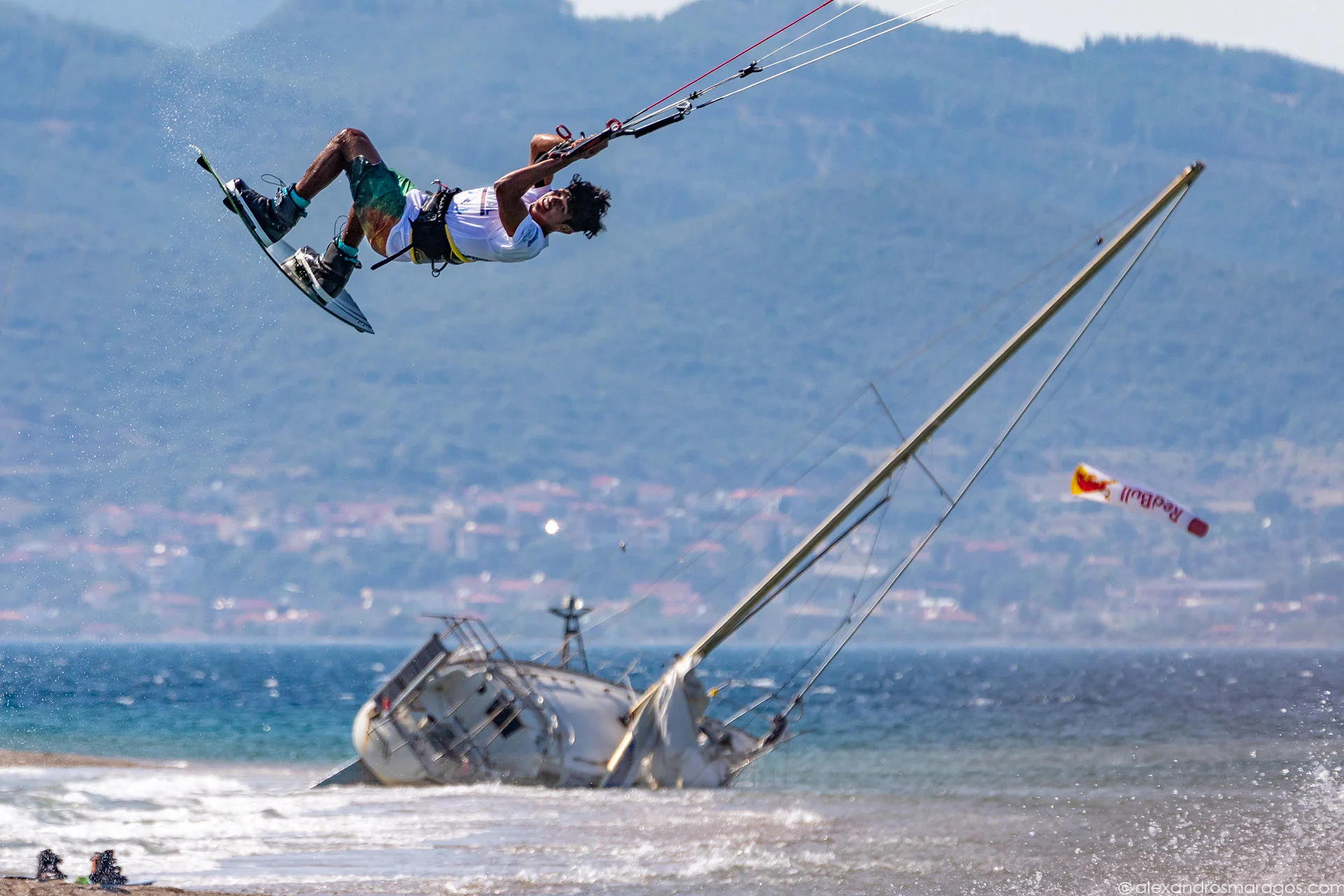 Carlos Mario performing at the Kitesurf Festival, Cape Drepano, Greece | © Alexandros Maragos