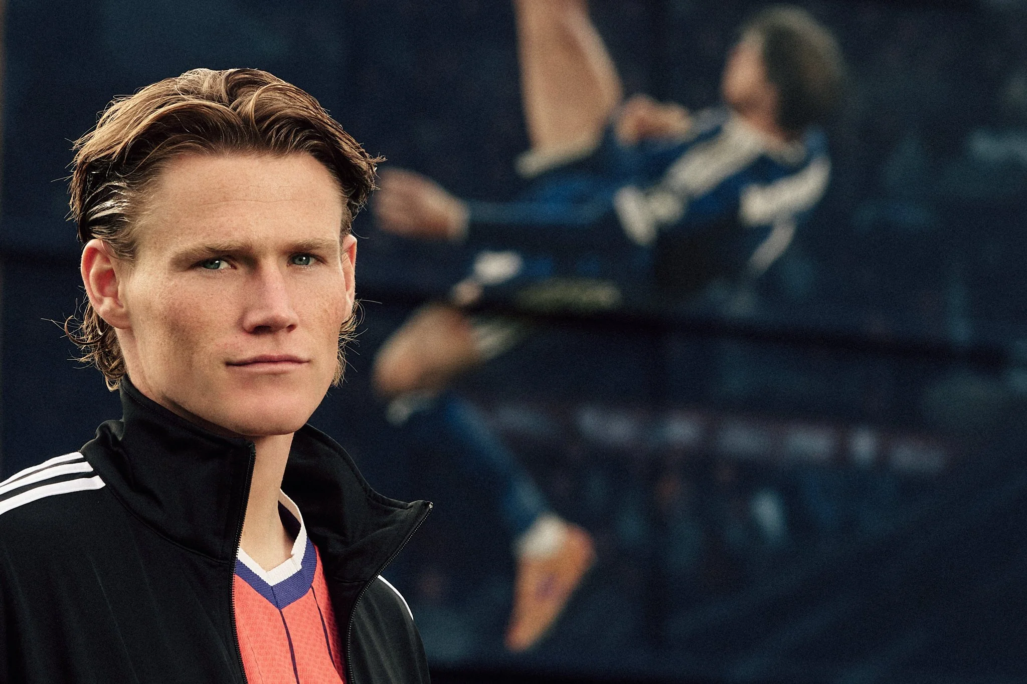 Scott Mctominay in front of the mural depicting his overhead kick goal