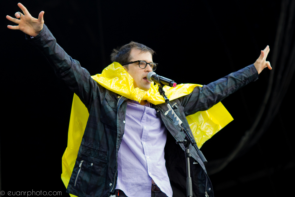  Rivers Cuomo of Weezer joins in with the weather enforced fashion 