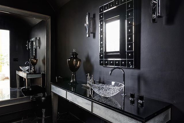 One of the chicest powder rooms I&rsquo;ve photographed this year. In love with this gothic glamour 😍 #gothicglam #powderroomdesign #interiordesign #interiorsphotography #canon5dmarkiv #canon2470mm