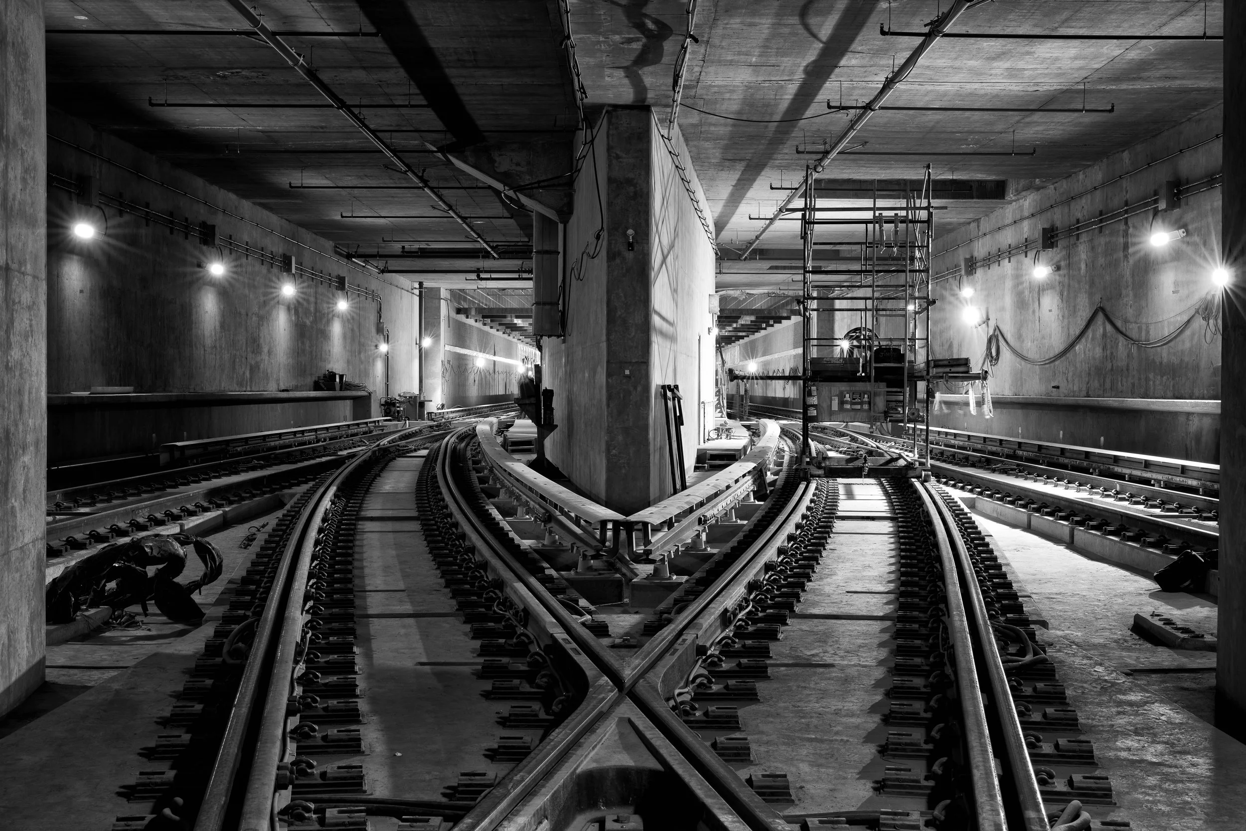 SKANSKA PURPLE LINE THE SWITCH HORIZONTAL. WALKER CHAMBERLIN.114A7019.BW.jpg