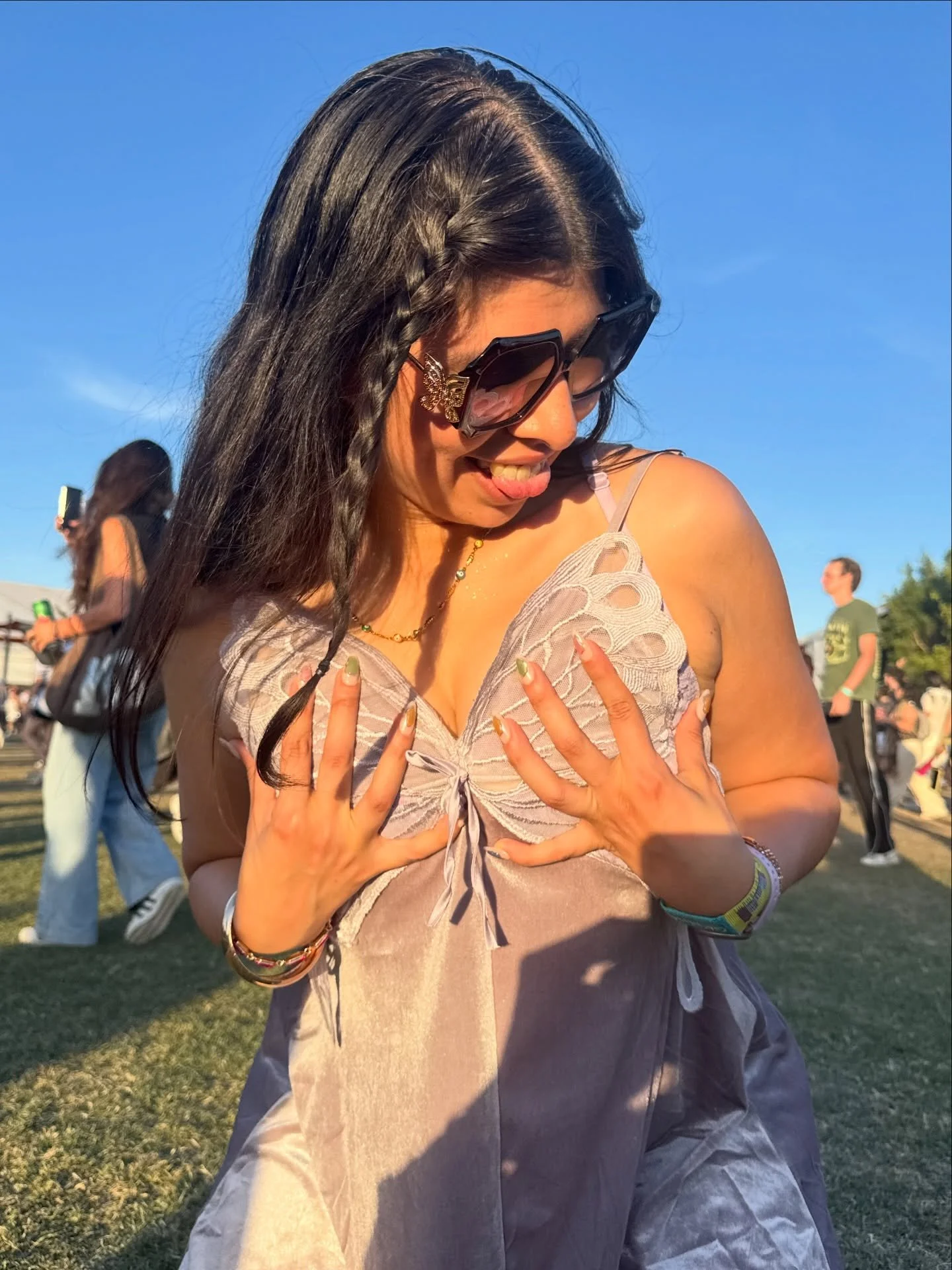 you&rsquo;ve got a front row seat &amp; I got a taste of the glamorous life ✨💖🌈🦋🦋🦋

day 2 in the desert 🌵

top by @leveniencollection