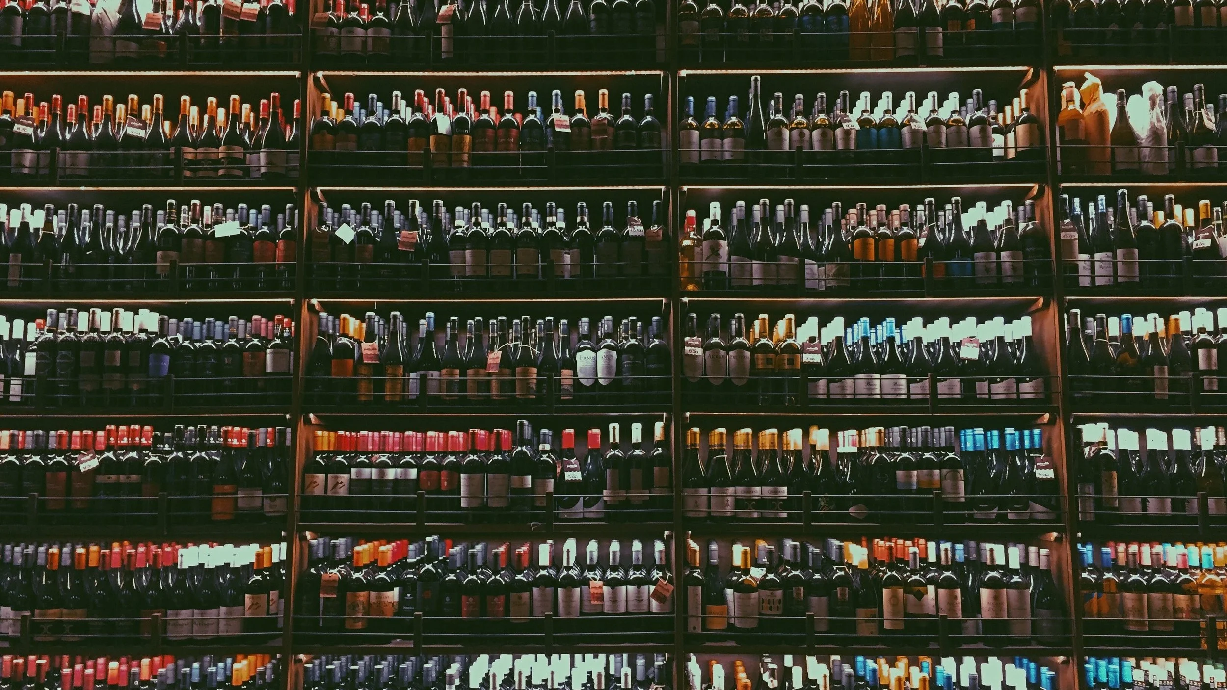 Cada m² deve também ser pensado pelo sommelier em termos de retorno financeiro. Fonte: Unsplash .