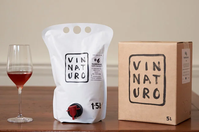 Bag-in-a-box , bolsa e taça são algumas das alternativas para atender às novas demandas do consumidor de vinho (Crédito: Decanter ).