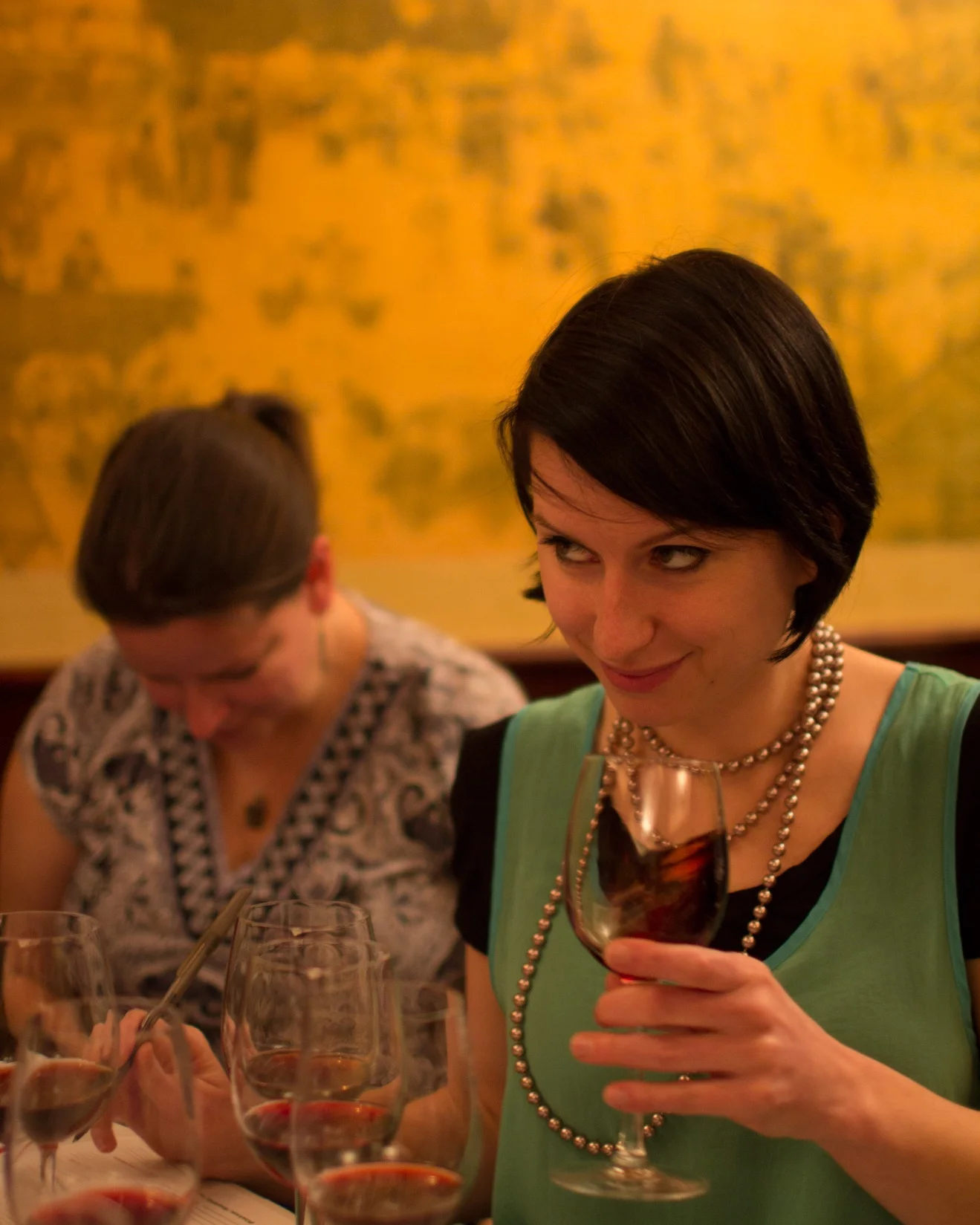 Segundo Madeline, promover experiências que explorem os sentidos do olfato e paladar é uma maneira de atrair novos consumidores para o vinho (Crédito: Wine Folly)