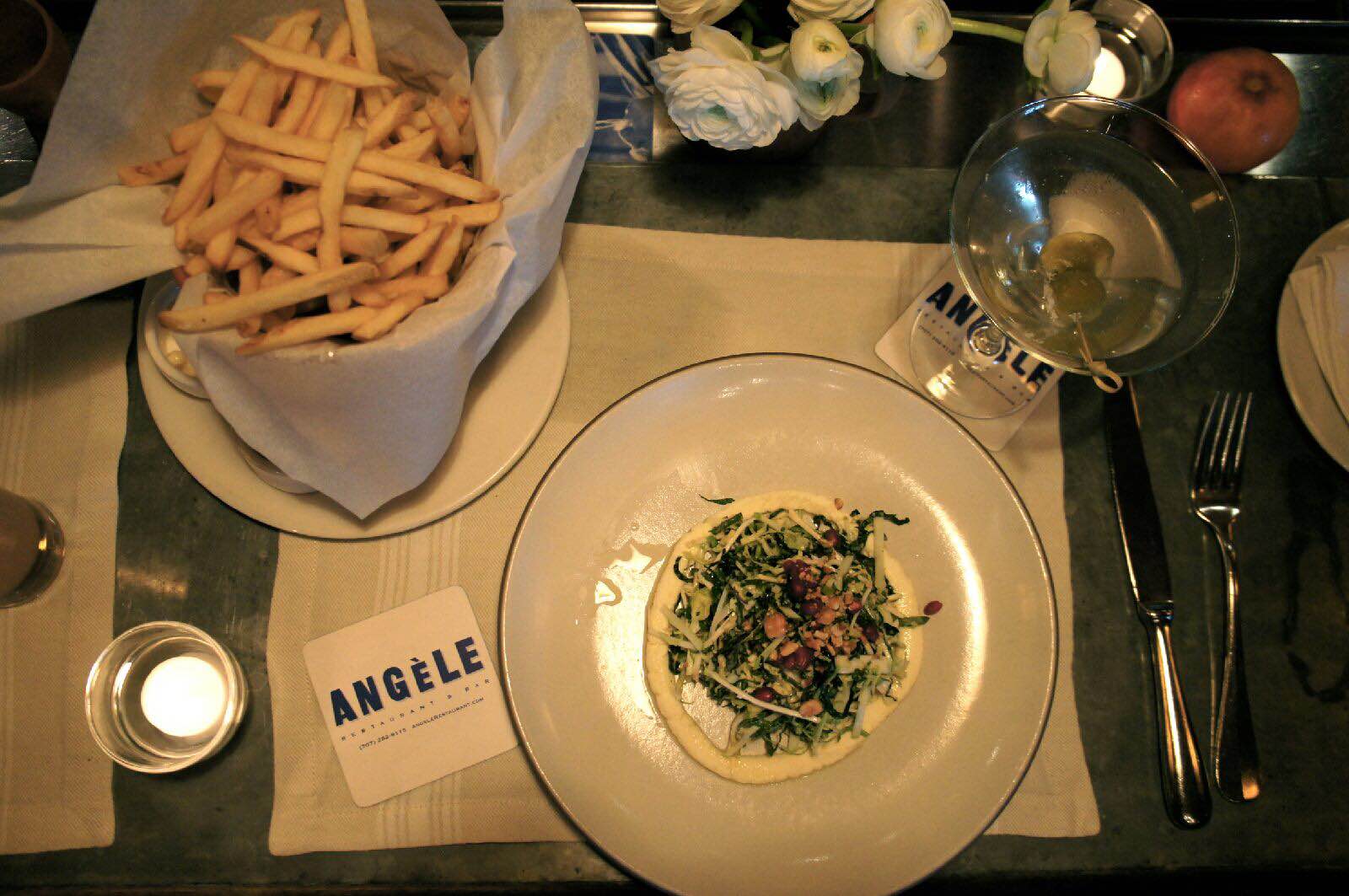 Kale Salad, pomegranate, hazelnut, fresh handmade ricotta and vinagrette + French fries + vodka martini and blue cheese olives = happy hour ❤️