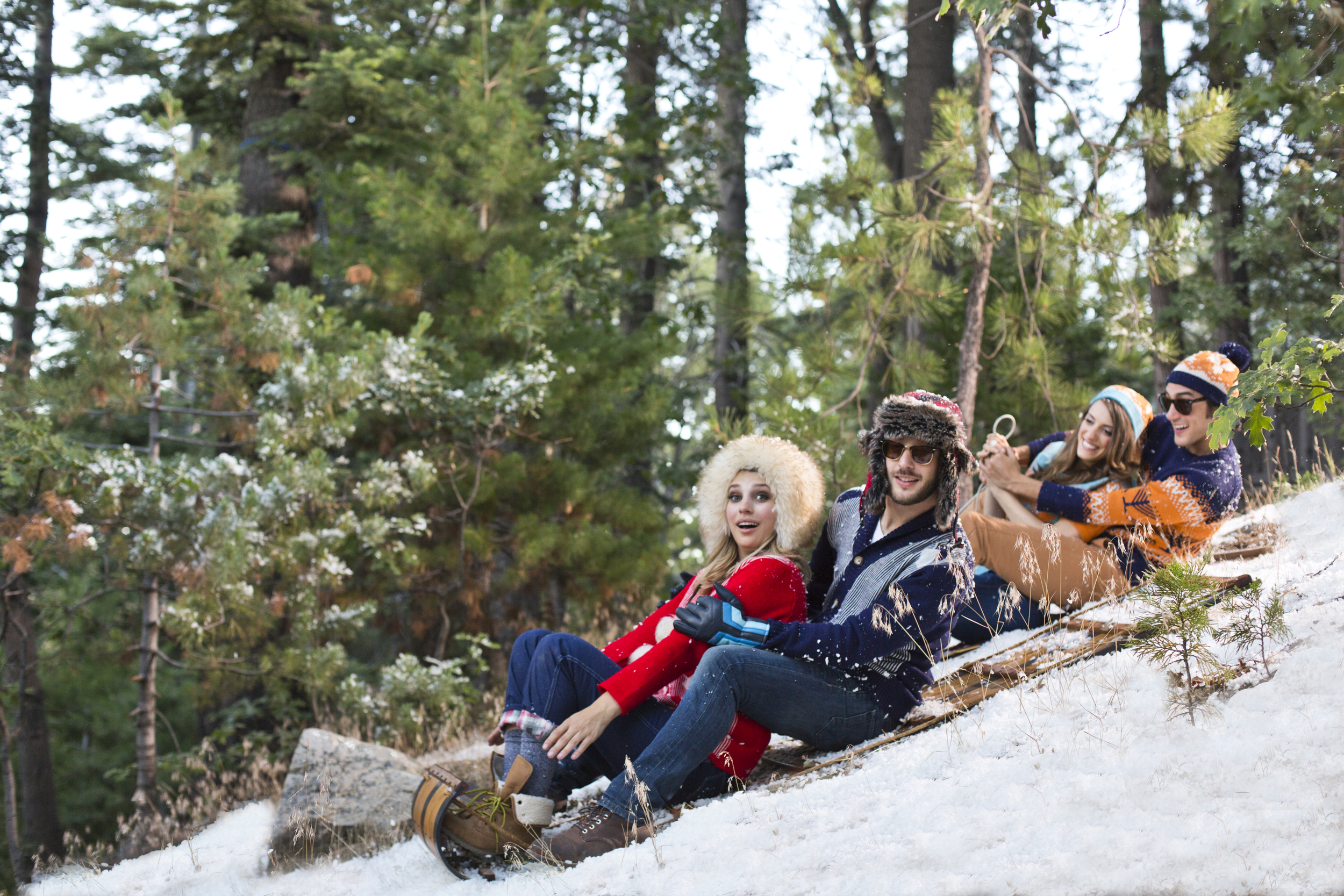 GROUP_SLEDDING_SIDE.jpg