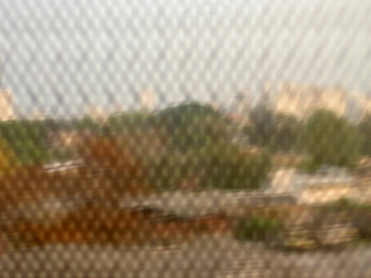  Meistens nur ein Sekundenblick , geprägt von Geschwindigkeit, Spiegelung, Licht, Farbe, der versucht wird festzuhalten und der dann im statischen Bild eine Situation "Stadt" beschreibt, die atmosphärisch dicht, ein Gefühl für den speziellen Ort zu v