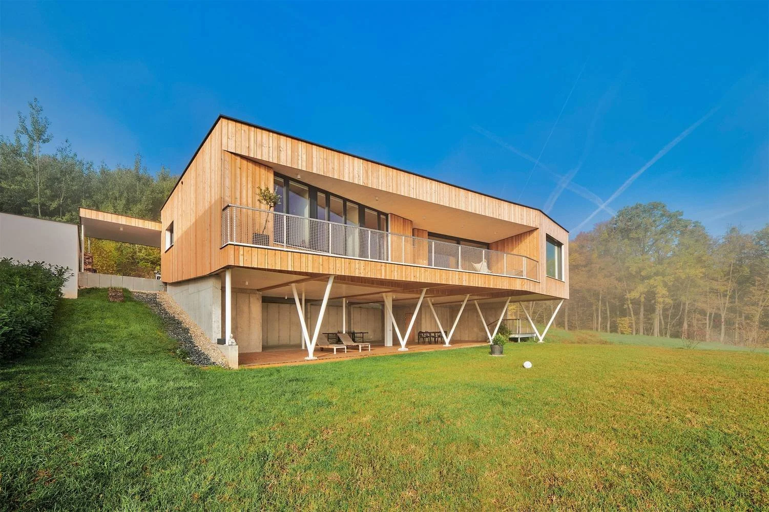 Das Haus B ist ein Einfamilienhaus für eine 4-köpfige Familie, errichtet 2022. 