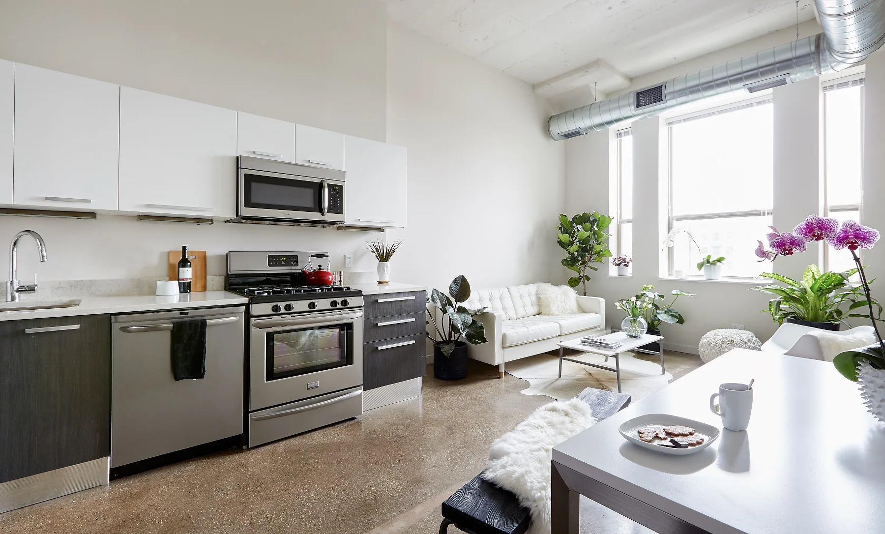 AleksEvaPhoto_Charlies_Loft_31.jpg