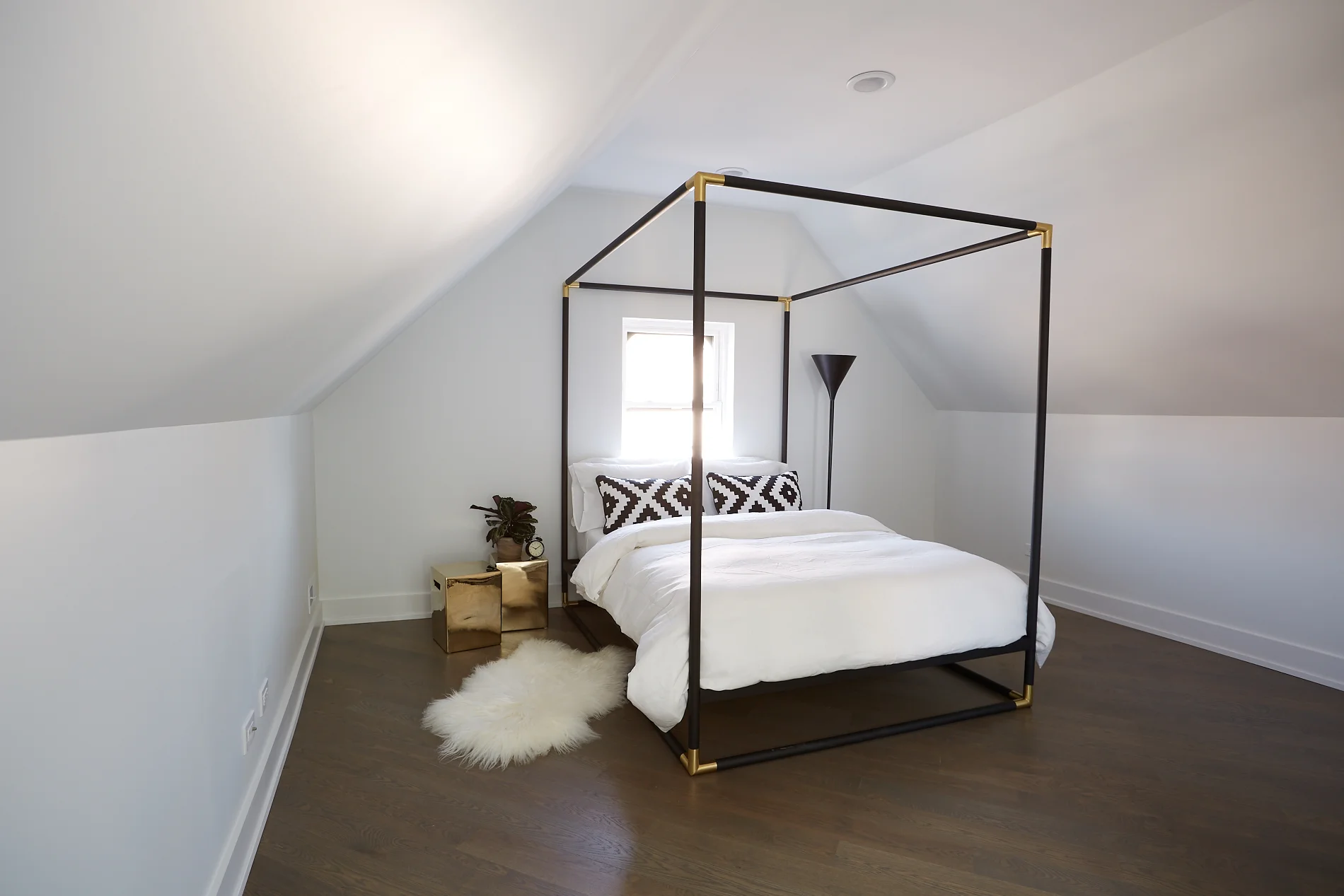 Diversey_Master_Bed_3741.jpg