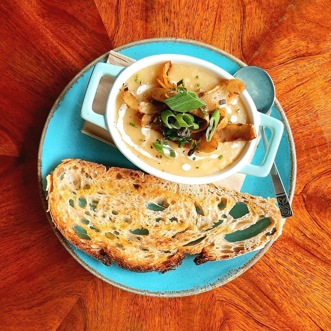 !! NEW SEASONAL SOUP !! 
This time we have a lovely potato leek soup topped with curry spiced potato skins. We are proud to say this recipe is zero waste, meaning all parts of the vegetables will be utilized, including the skins and green leek ends. 