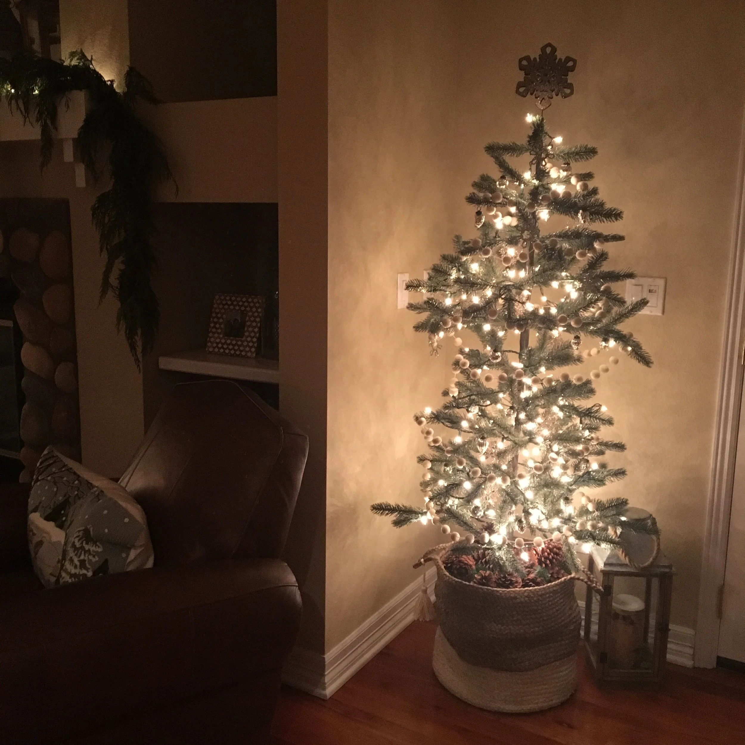 This little tree has the same felt ball garland as the mantel with mercury glass balls and I popped it in this floppy seagrass basket that I scored at Home Goods, I think it is just adorable!