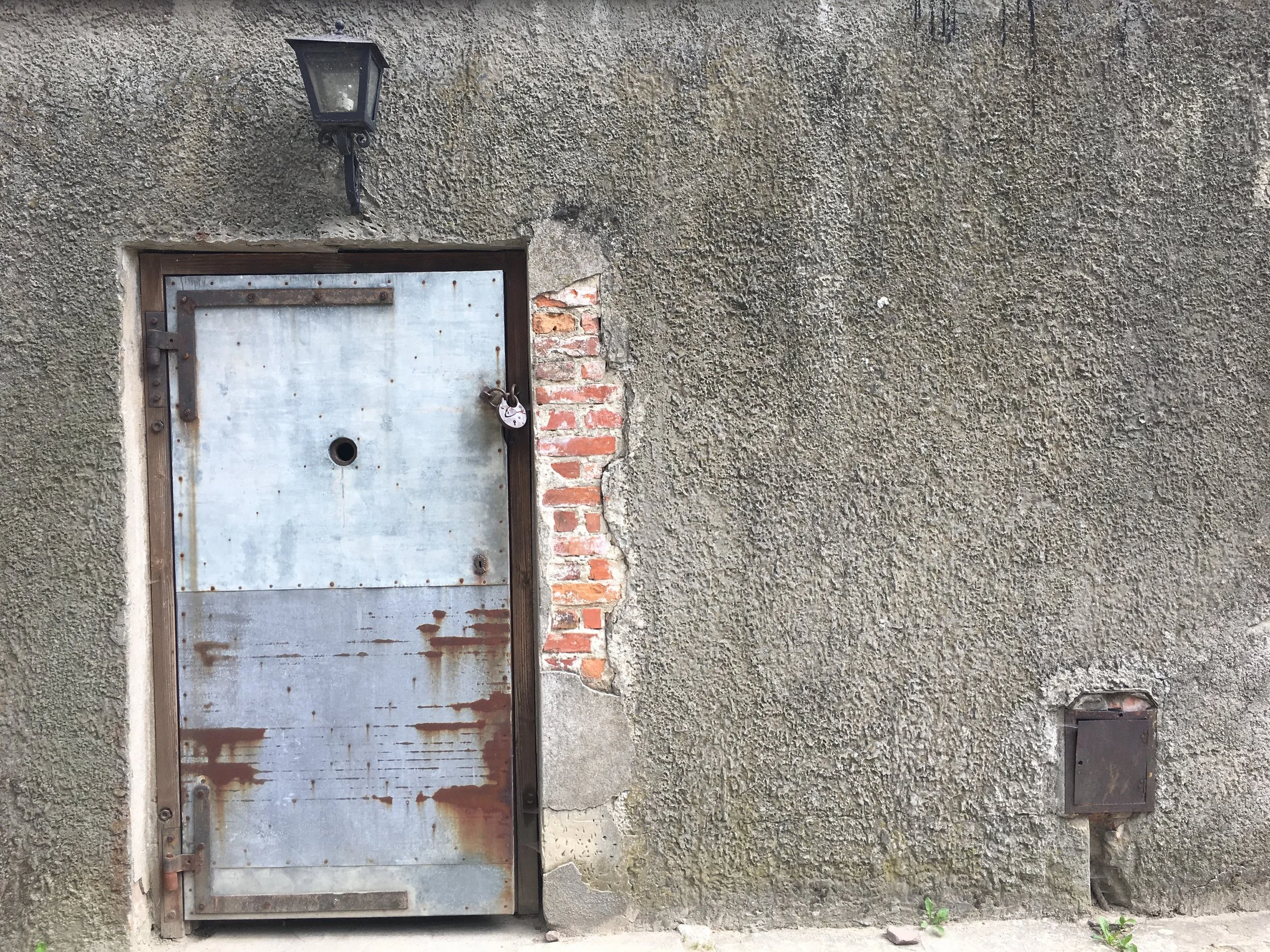 Door to extermination 2.JPG