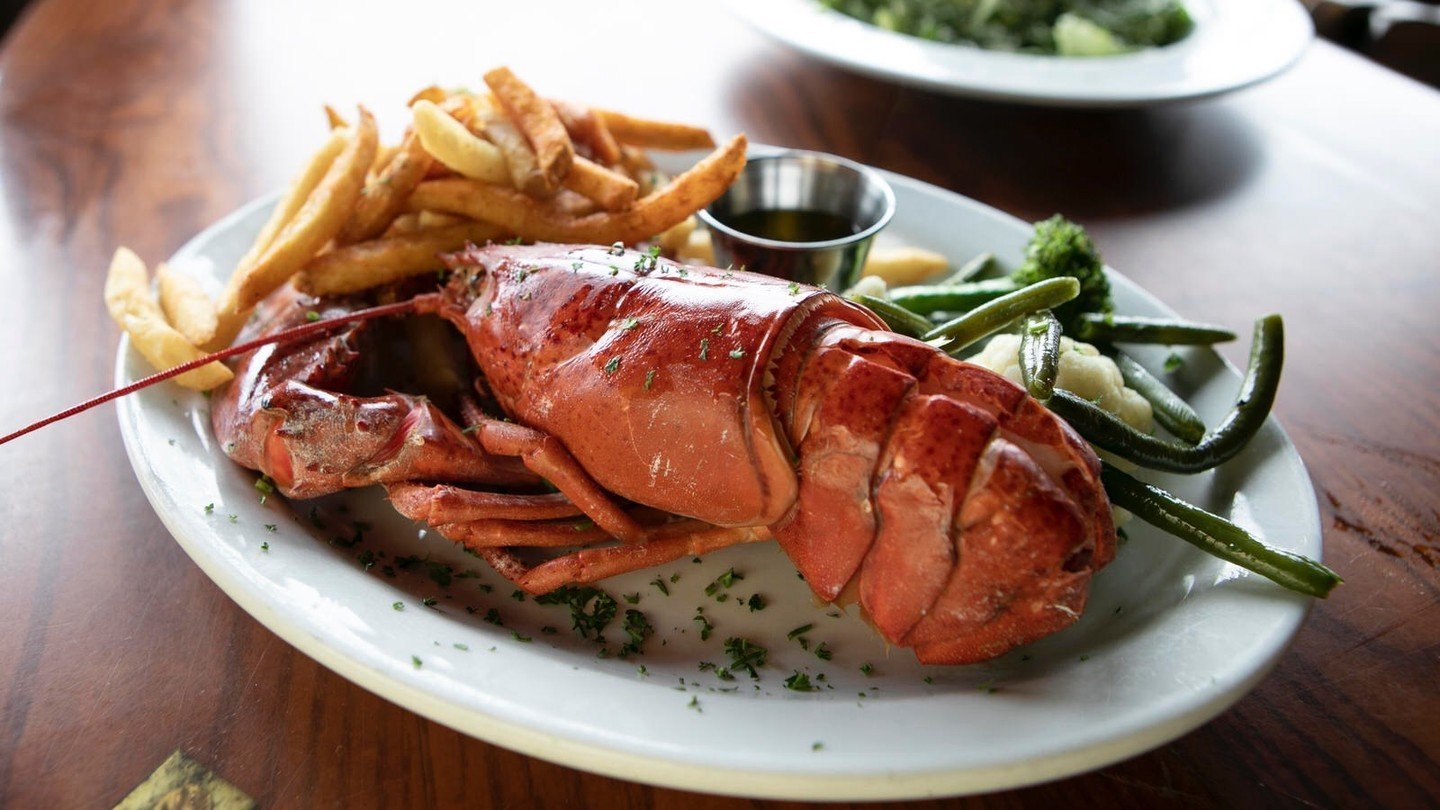 Dive into #MobyDicks #SantaBarbara where our seafood favorites are off the hook!