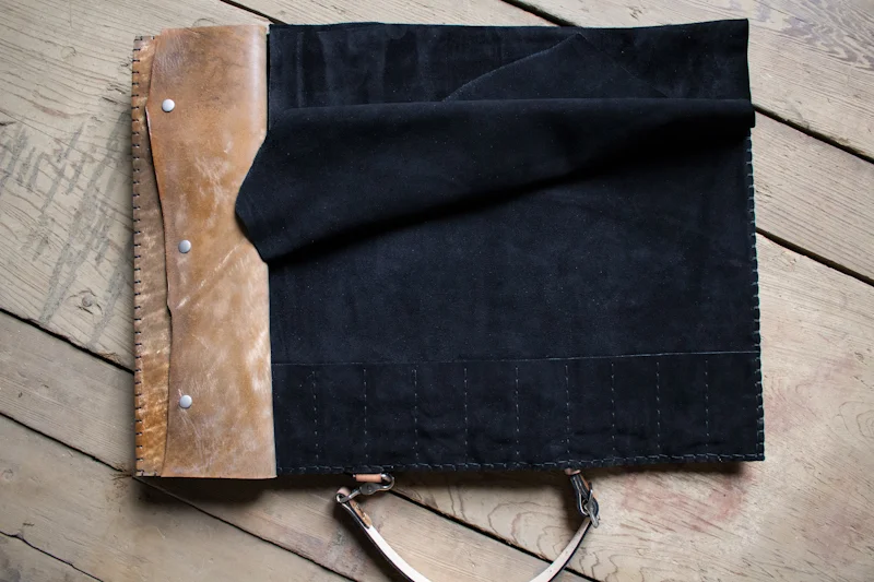 wolves howling leather knife roll-8.jpg