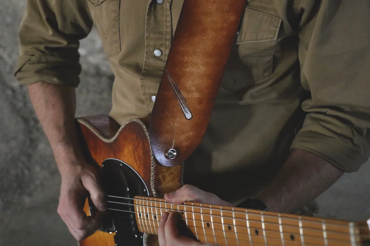 Comet guitar strap .jpg