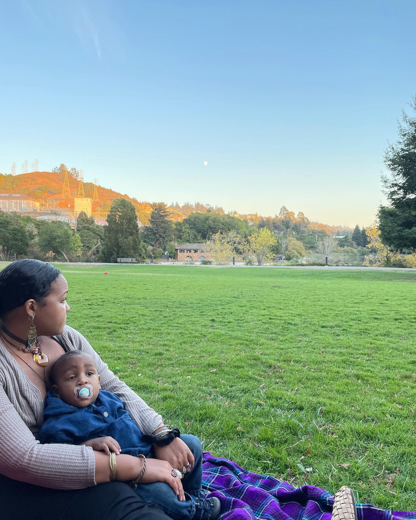 Thankful for @missjubeez for friendship and for capturing this little moment of peace. It&rsquo;s the little things&hellip;

#madewithhellalove