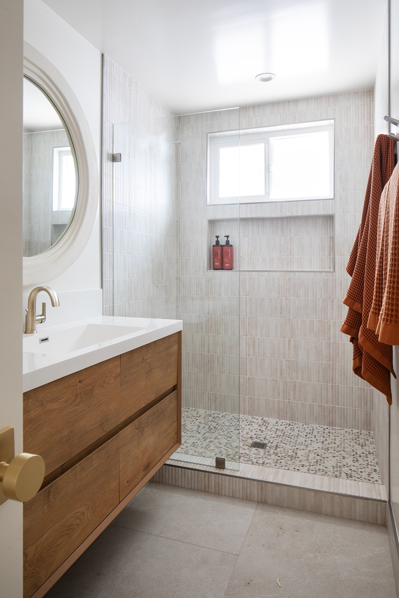 JAGA_Mariposa_MBob_GuestBath_WEB.jpg
