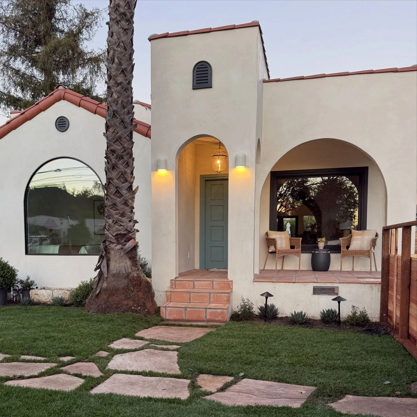 Before and after of our transformed facade for our Atwater Village Project with @accordingtokinteriors @denanddwellestates @sandandstonehomesla @propertybeastla