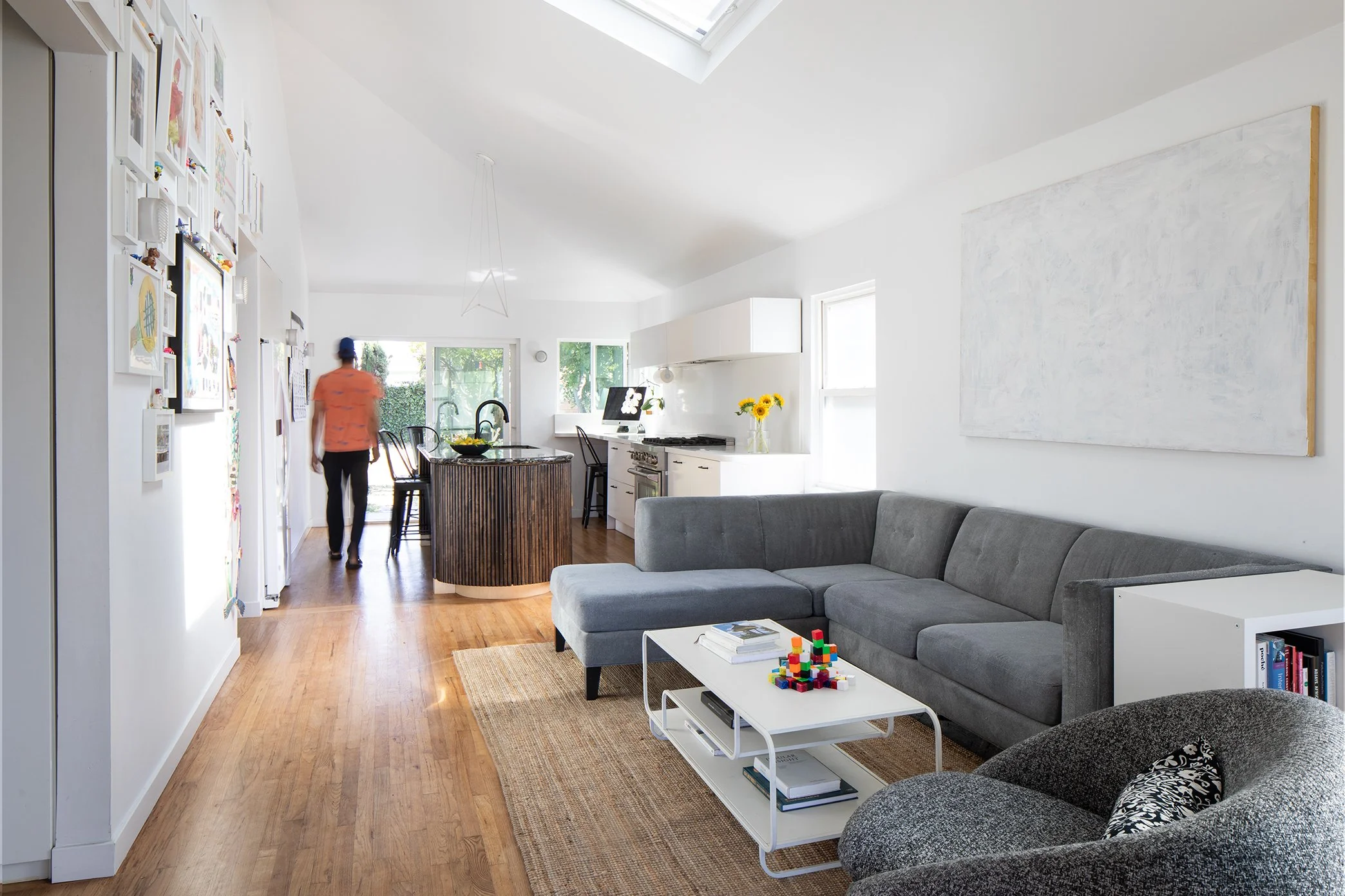JAGA_TinyHome_MBob_LivingWide_Anthony_WEB.jpg