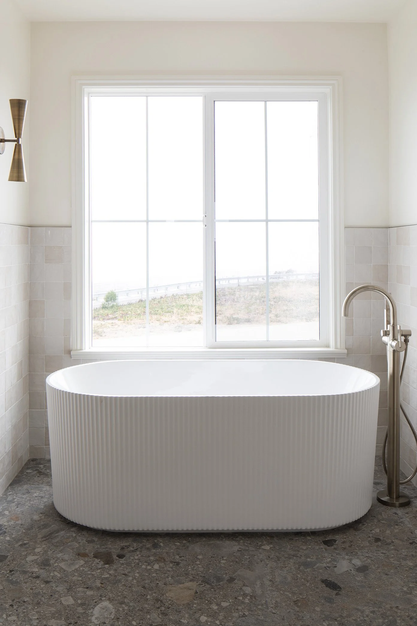 JAGA_Mariposa_MBob_PrimaryBath_WEB.jpg