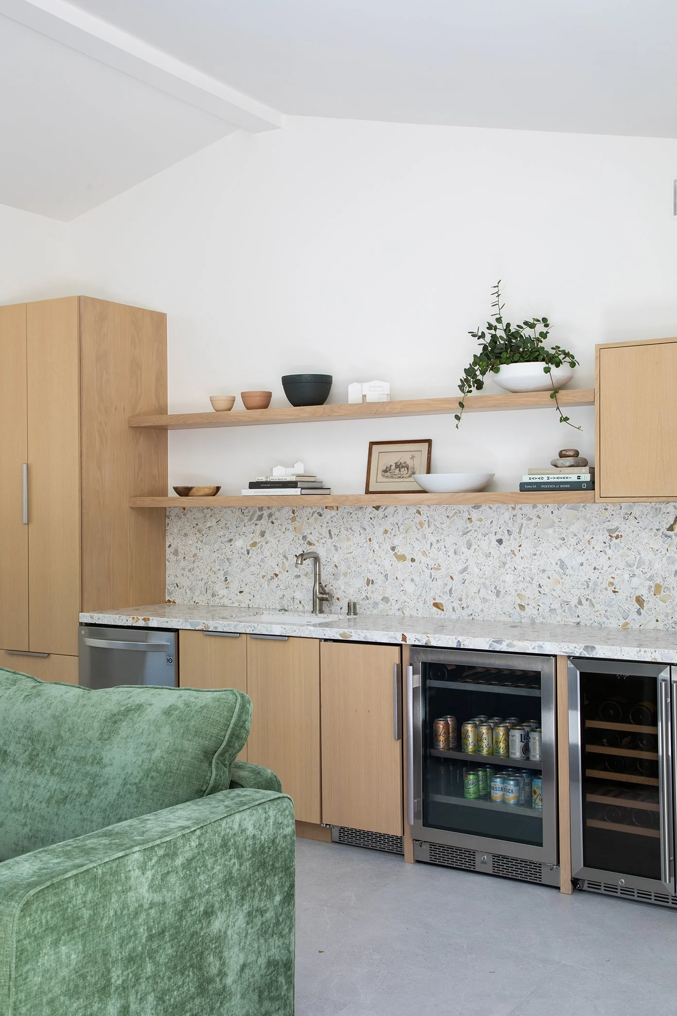 JAGA_SilverEagle_MeghanBob_FamilyRoomDetail_V2_WEB.jpg
