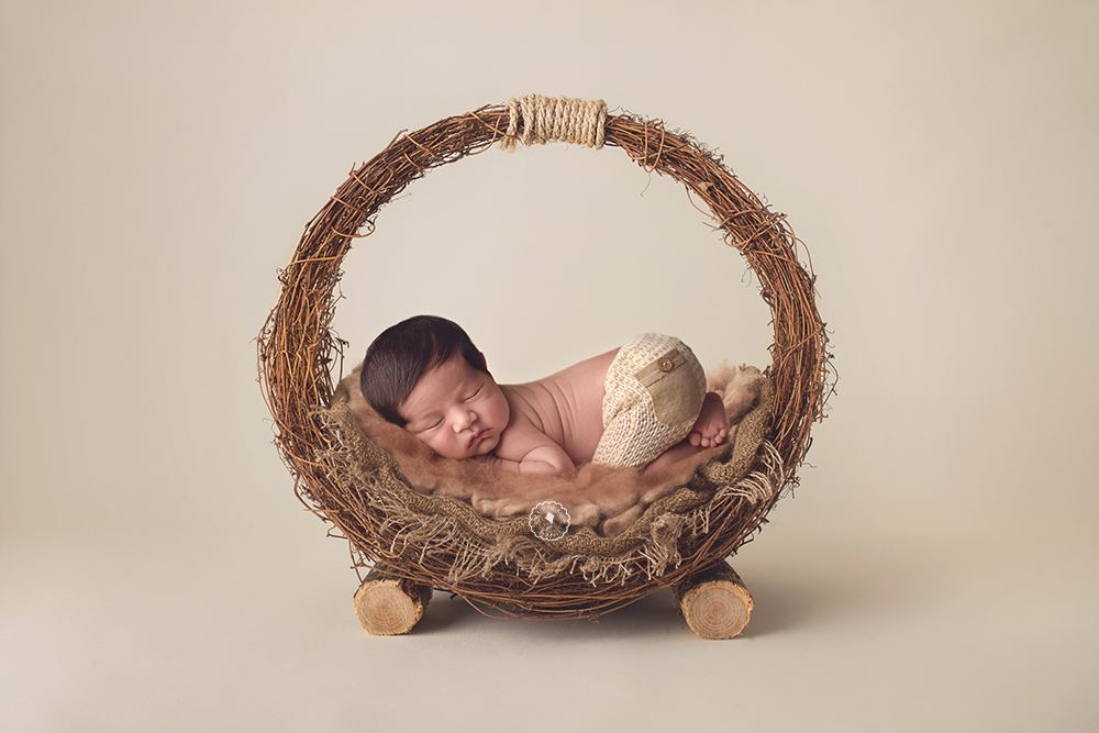 bed-boca-raton-newborn-photographer.png