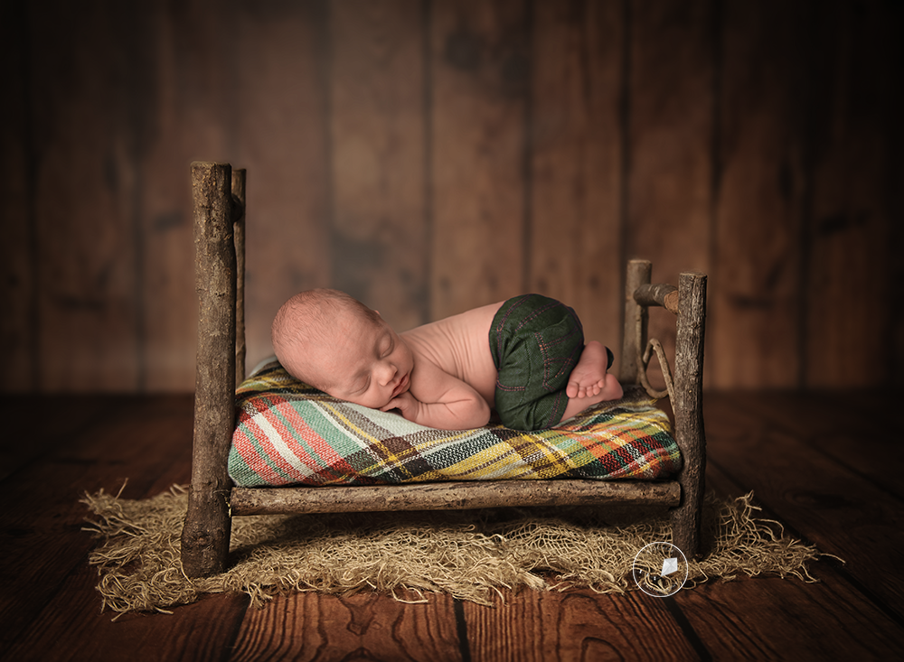 newborn-session-bed-Edit.png
