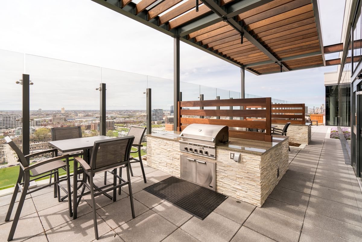 Rootop BBQ Stations and Dining Areas
