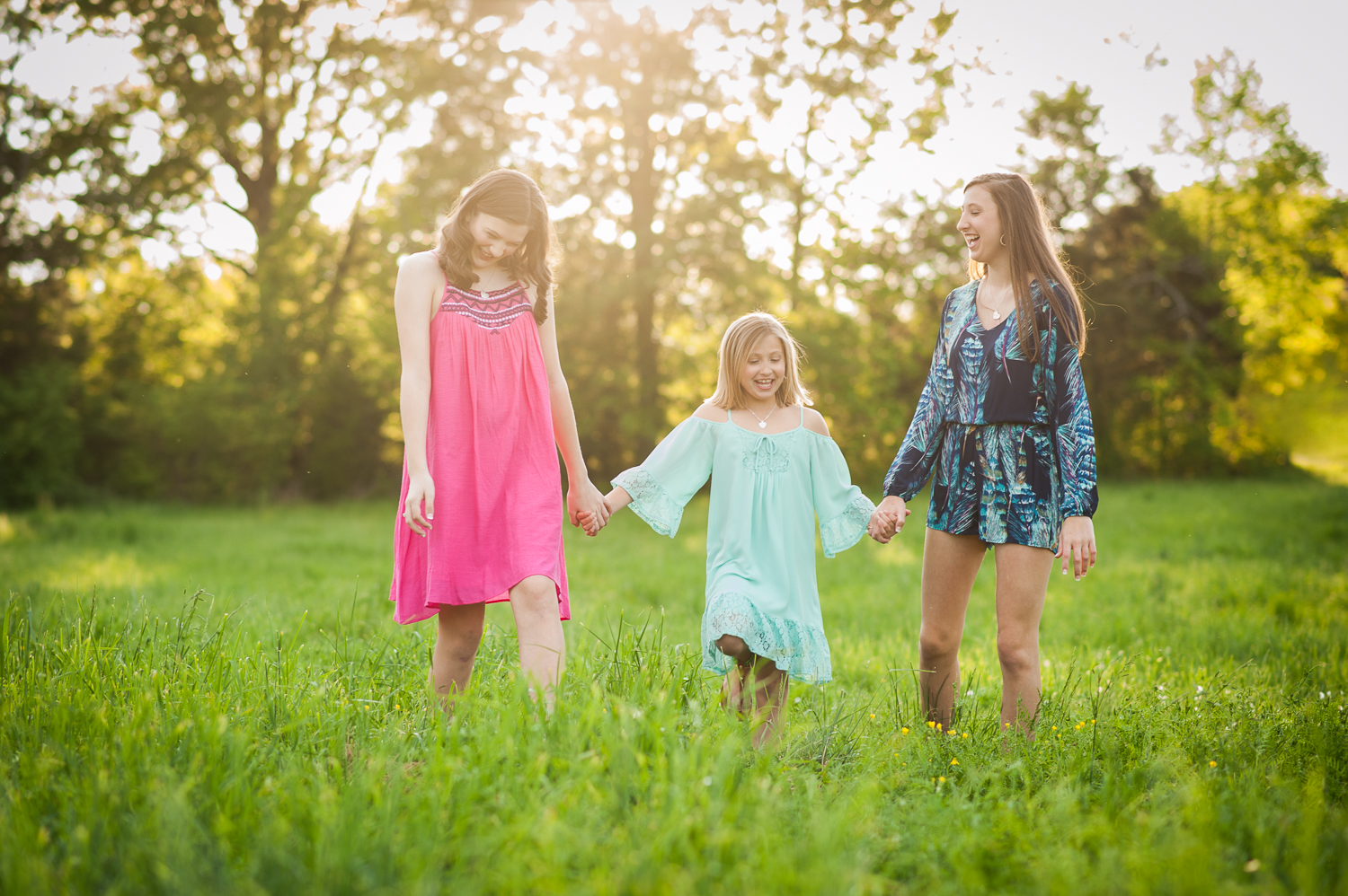 three sisters | Huntsville family photographer — Laurie Hatfield Photography | Huntsville AL School Photographer three sisters | Huntsville family photographer — Laurie Hatfield Photography | Huntsville AL School Photographer