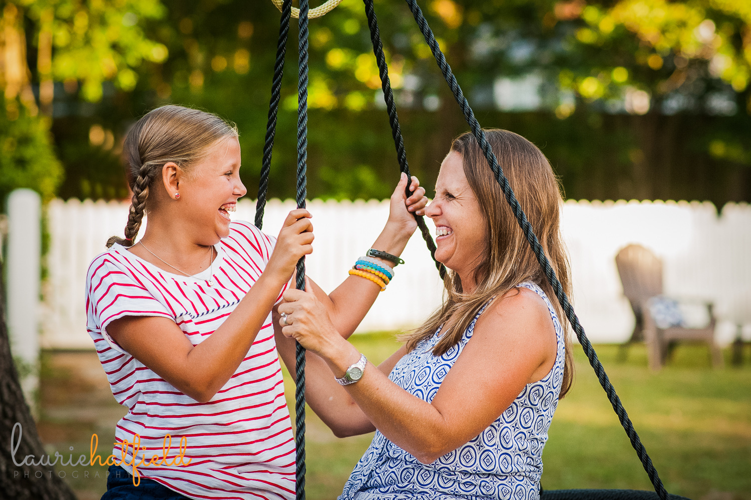 mom laughing with daughter | Huntsville family photographer
